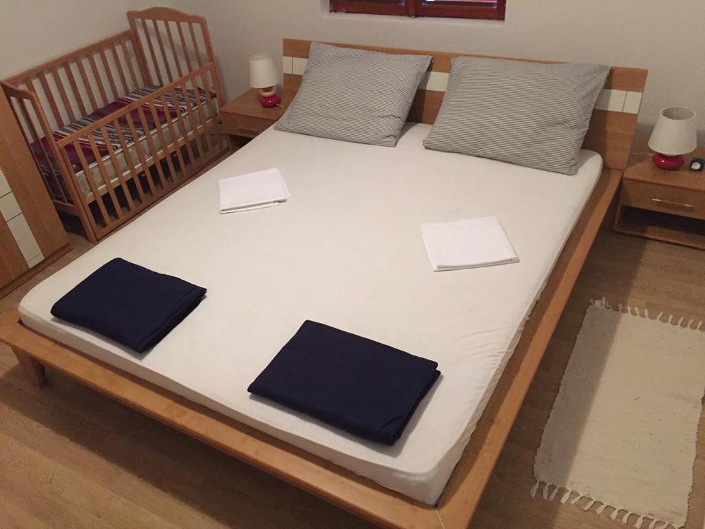Apartments Pavic Бетина Екстериор снимка