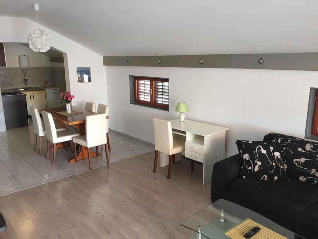 Apartments Pavic Бетина Екстериор снимка