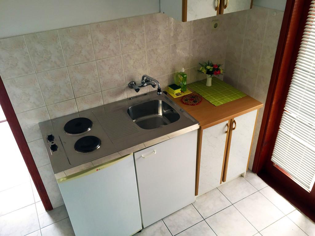 Apartments Pavic Бетина Екстериор снимка